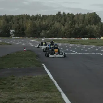 Journée de piste pour toute la famille avec location de simulateurs de course chez NOX Gaming dans l'Est du Canada : Ontario, Québec, Maritimes